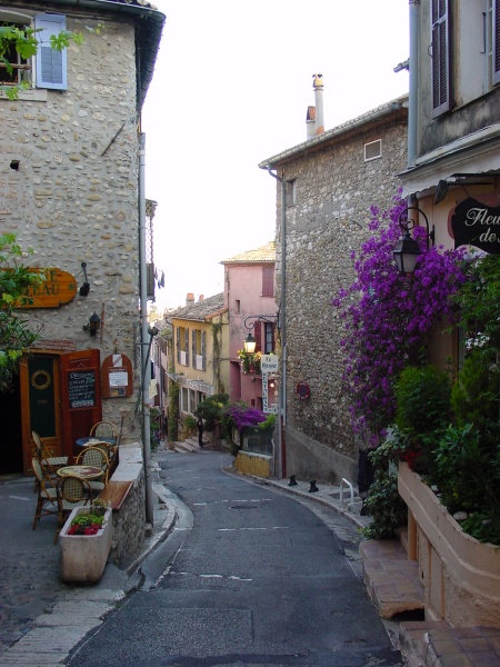 Cagnes-sur-Mer Steile Gasse 1.JPG -                                